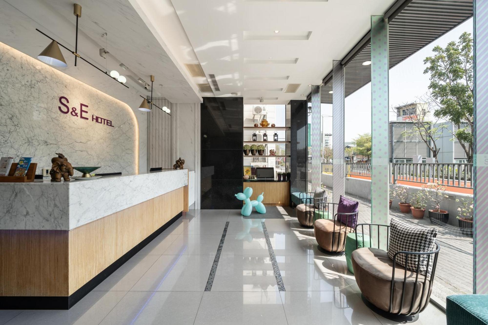 S&E Hotel Тайнань Экстерьер фото