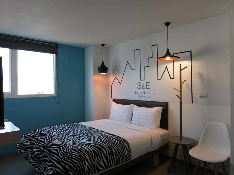 S&E Hotel Тайнань Экстерьер фото