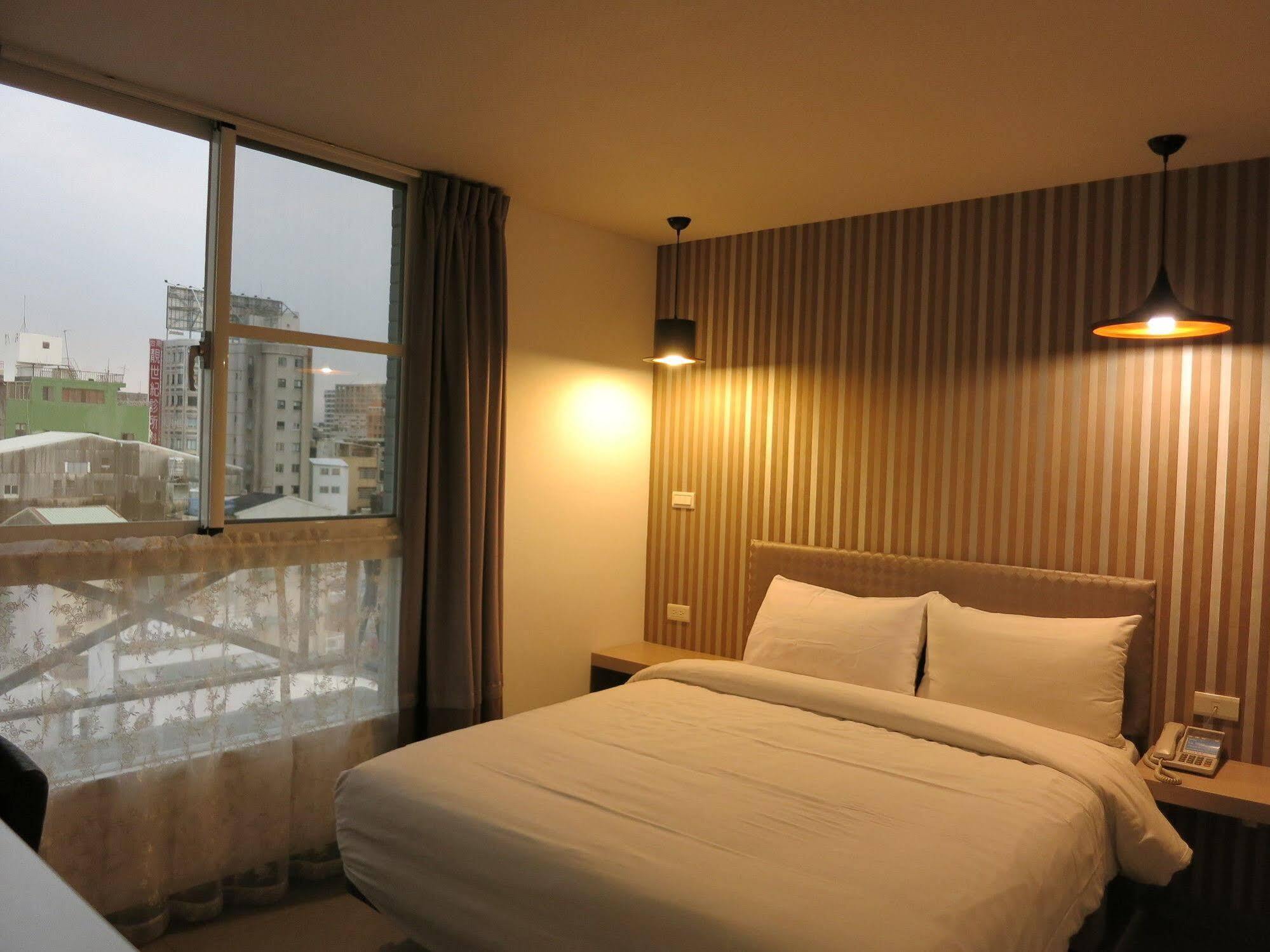 S&E Hotel Тайнань Экстерьер фото